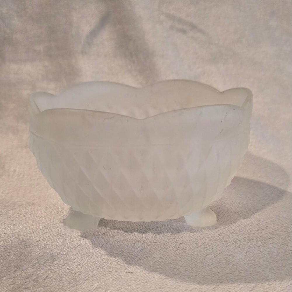 Frosted Glass‎ Bowl Candy Dish Footed Pedestal Scalloped Edge Decor 5"